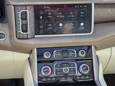 Used 2024 GMC Yukon Denali w/ Advanced Technology Package RWD image 11
