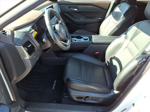 Used 2023 Nissan Rogue SV w/ SV Premium Package image 11