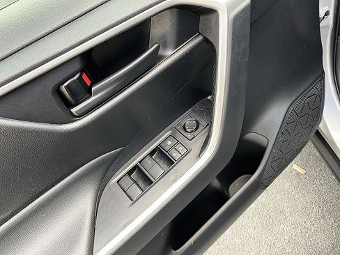 Certified 2025 Toyota RAV4 LE AWD/4WD image 10