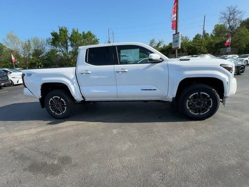 New 2025 Toyota Tacoma TRD Sport image 9