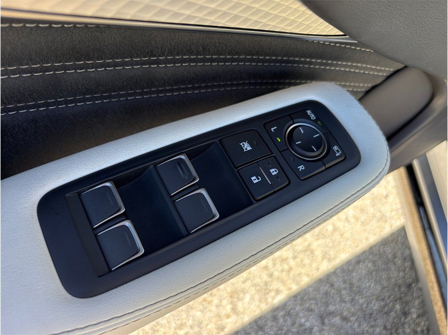 Used 2022 Lexus LS 500 F Sport w/ Accessory Package (Z1) AWD/4WD image 24