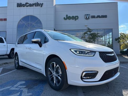 New 2026 Chrysler Pacifica Pinnacle w/ Trailer Tow Group image 1