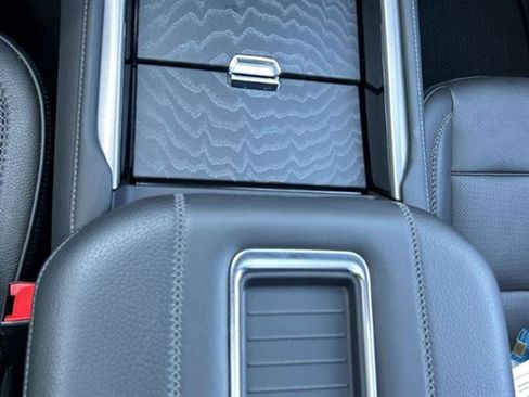 Used 2024 GMC Yukon XL Denali image 20