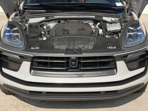 Used 2025 Porsche Macan AWD/4WD image 8