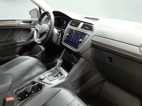 Used 2022 Volkswagen Tiguan SE AWD/4WD image 13