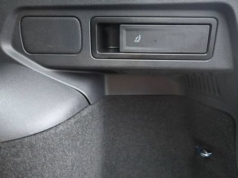 Used 2020 Volkswagen Tiguan SEL FWD image 25