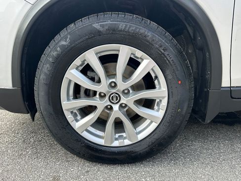 Used 2017 Nissan Rogue SV AWD/4WD image 37