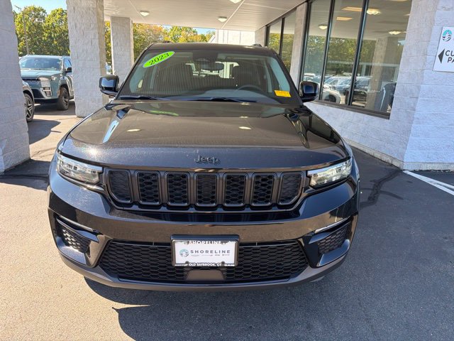 Used 2023 Jeep Grand Cherokee Limited w/ Black Appearance Package AWD/4WD image 2
