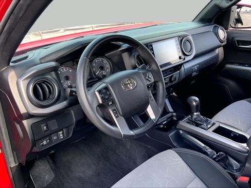 Used 2023 Toyota Tacoma TRD Off-Road w/ Technology Package AWD/4WD image 17