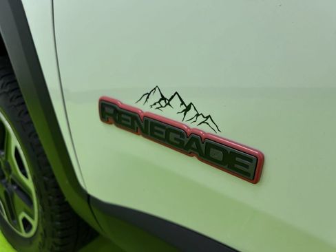 Used 2016 Jeep Renegade Trailhawk AWD/4WD image 14