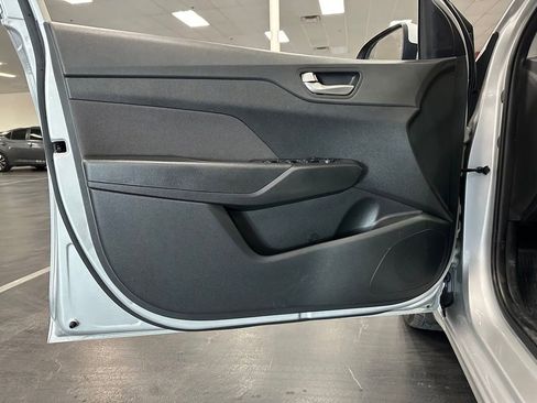 Used 2021 Hyundai Accent Limited image 11