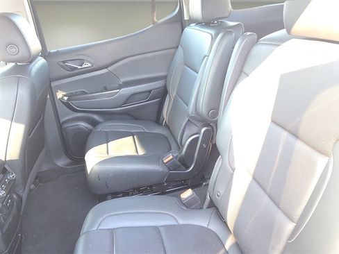 Used 2023 GMC Acadia SLT image 25