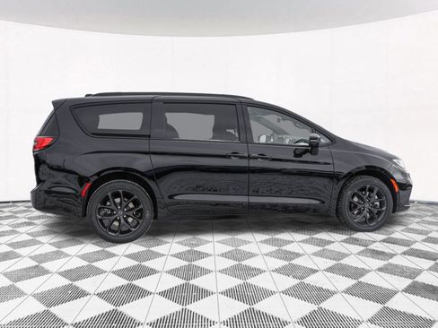 New 2026 Chrysler Pacifica Limited w/ S Appearance Package AWD/4WD image 17