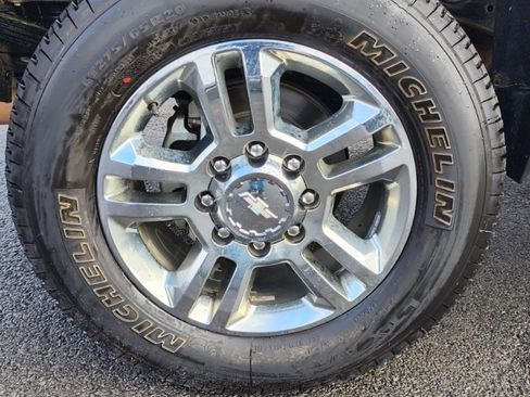 Used 2016 Chevrolet Silverado 2500 High Country image 11