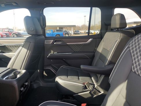 Used 2024 GMC Acadia Denali w/ Super Cruise Package image 32