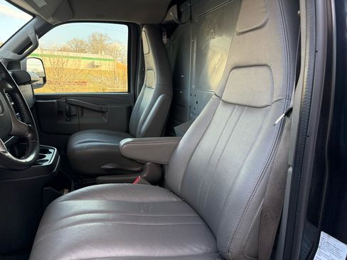 Used 2018 Chevrolet Express 2500 w/ Driver Convenience Package image 19