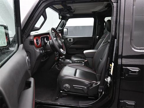 Used 2023 Jeep Gladiator Rubicon w/ Cold Weather Group image 9