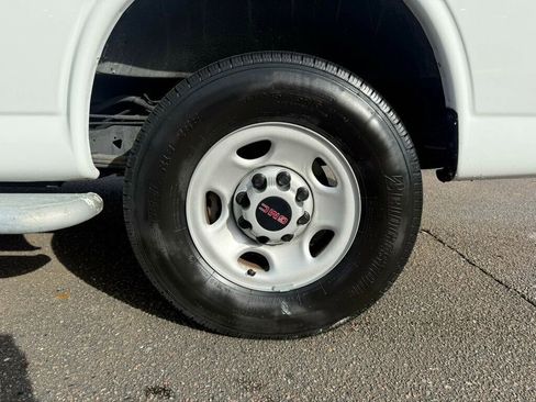 Used 2024 GMC Savana 2500 w/ Driver Convenience Package image 9