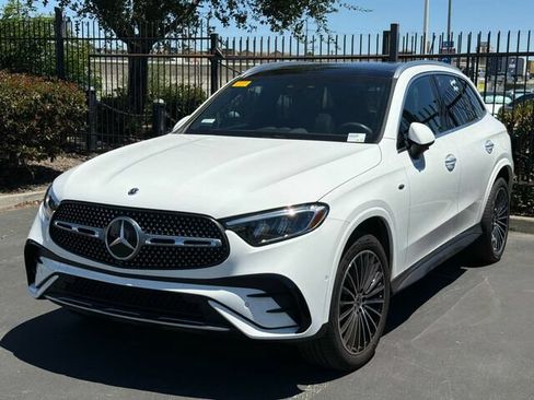 Used 2025 Mercedes-Benz GLC 350e 4MATIC image 2