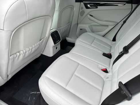 New 2025 Porsche Macan image 13