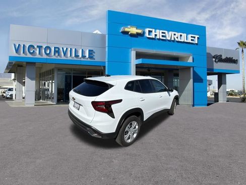Used 2026 Chevrolet Trax LS FWD image 5