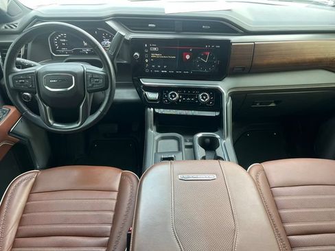 Used 2024 GMC Sierra 3500 Denali Ultimate AWD/4WD image 3