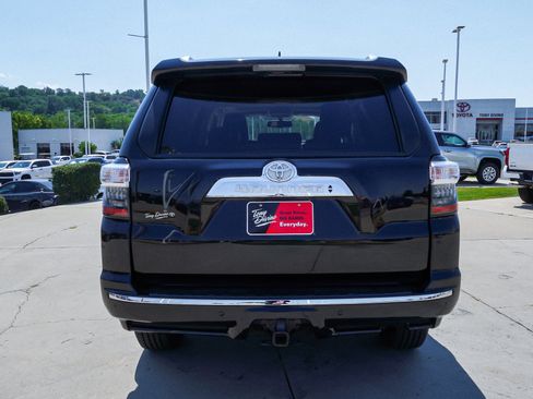 Used 2018 Toyota 4Runner Limited AWD/4WD image 7