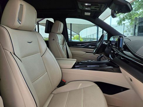 Certified 2024 Cadillac Escalade Premium Luxury AWD/4WD image 29