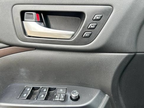 Used 2018 Toyota Highlander Limited AWD/4WD image 13