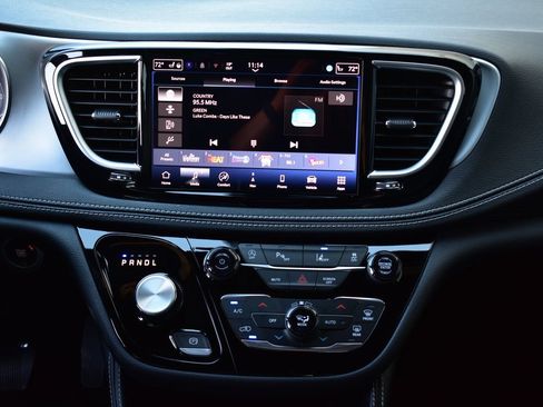 New 2026 Chrysler Pacifica Limited image 37