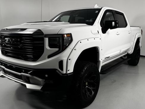 Used 2023 GMC Sierra 1500 AT4 w/ AT4 Premium Package AWD/4WD image 3