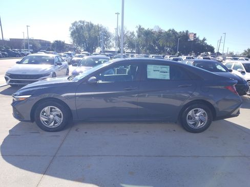 New 2026 Hyundai Elantra SE image 4