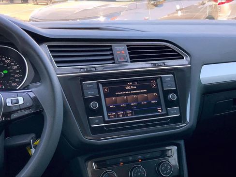Used 2018 Volkswagen Tiguan S image 6