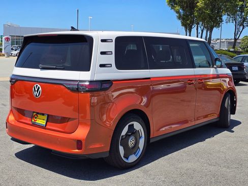 Used 2025 Volkswagen ID. Buzz Pro S Plus AWD/4WD image 4