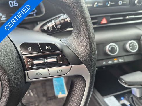 Used 2025 Hyundai Elantra SE FWD image 13