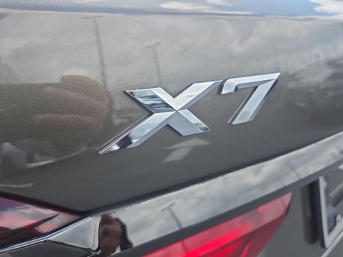 Used 2022 BMW X7 xDrive40i w/ M Sport Package AWD/4WD image 37
