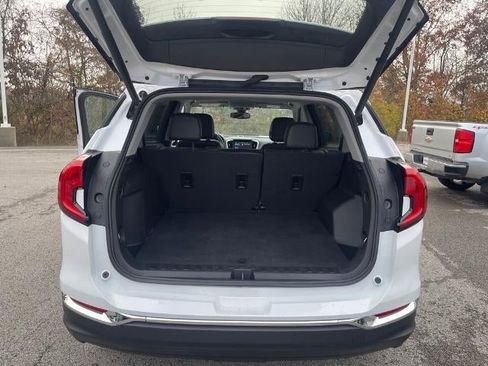 Used 2024 GMC Terrain SLT image 18