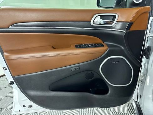 Used 2018 Jeep Grand Cherokee Summit AWD/4WD image 29