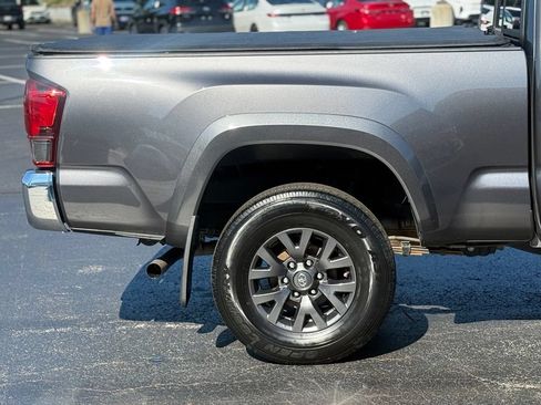 Used 2022 Toyota Tacoma SR5 w/ SR5 Appearance Package (SM) AWD/4WD image 9