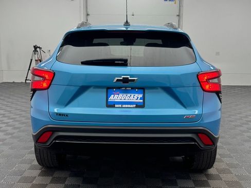 Used 2025 Chevrolet Trax RS FWD image 8