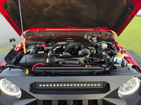 Used 2018 Jeep Wrangler Unlimited Sport S AWD/4WD image 12