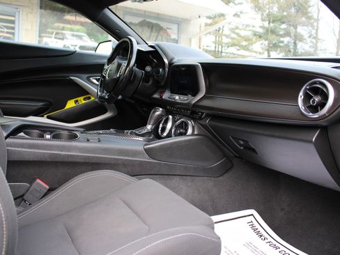 Used 2019 Chevrolet Camaro LT w/ Technology Package image 19