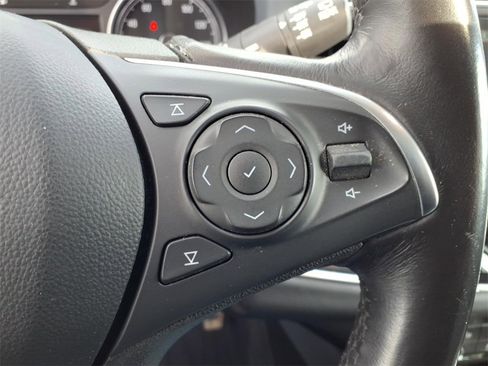 Used 2018 Buick Enclave Essence image 19