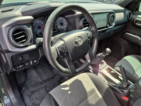 Used 2021 Toyota Tacoma TRD Off-Road w/ Technology Package AWD/4WD image 16