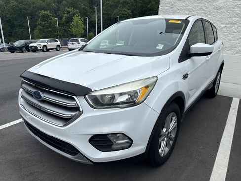 Used 2017 Ford Escape SE FWD image 5