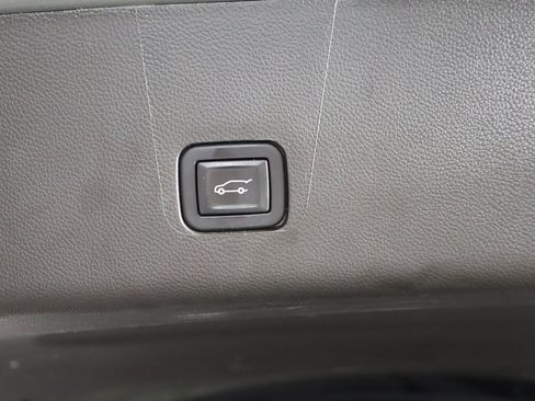 Used 2023 Chevrolet Traverse LT image 21