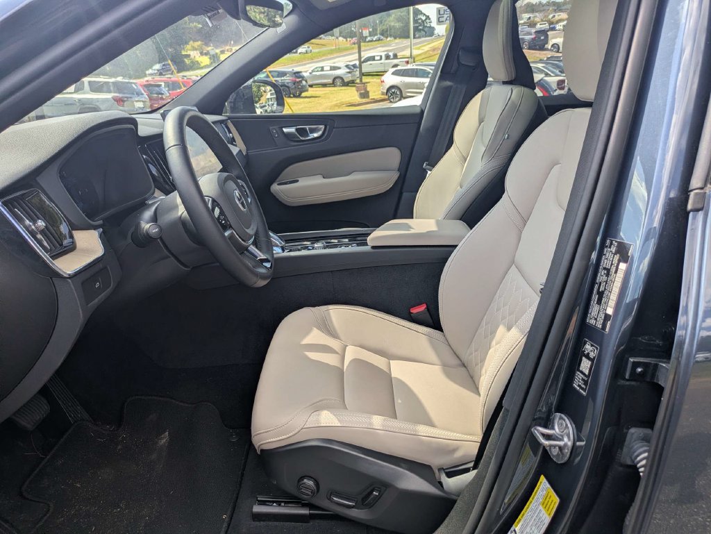 Used 2026 Volvo XC60 B5 Plus AWD/4WD image 21