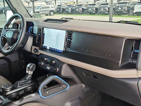 Used 2023 Ford Bronco Wildtrak image 28