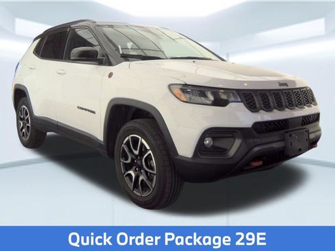 Used 2024 Jeep Compass Trailhawk AWD/4WD image 5