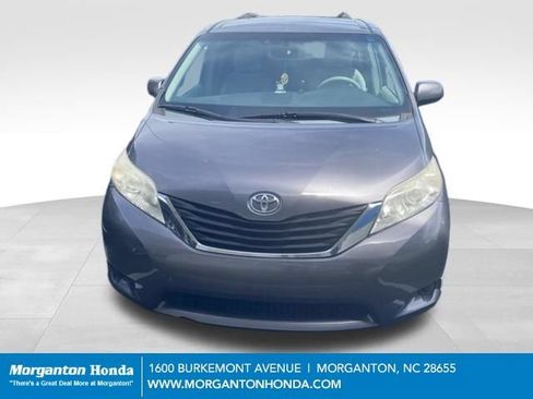 Used 2013 Toyota Sienna LE FWD image 2